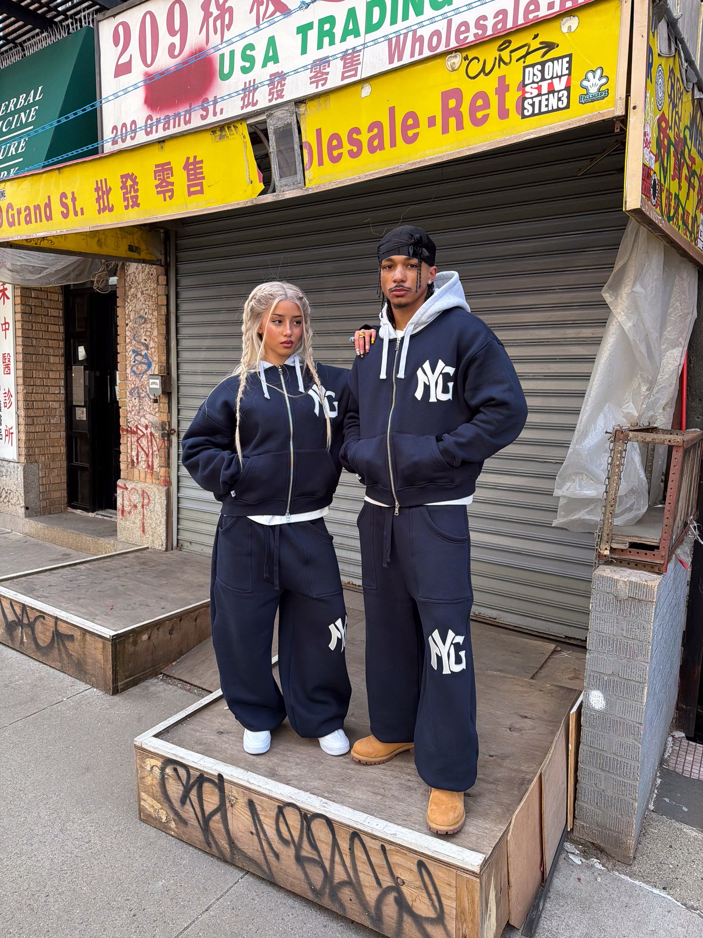 N-YG CUFFED SWEATS (NAVY)
